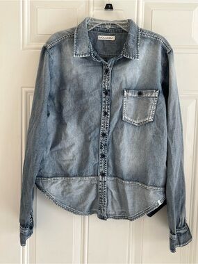 Volcom Denim Shirt Women’s S Acid Wash Blue High-Low Hem Long Sleeve Button Up
